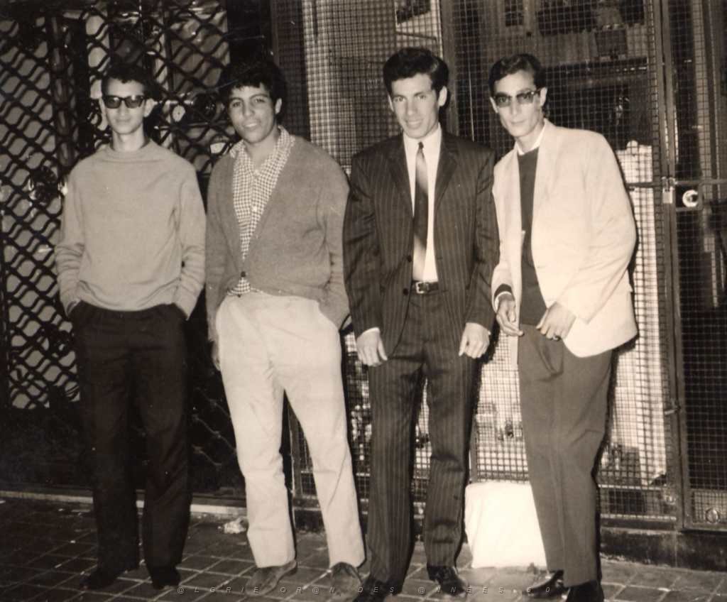 ORAN 1969 BOURIDANE ET SES AMIS RUE D ARZEW.JPG
